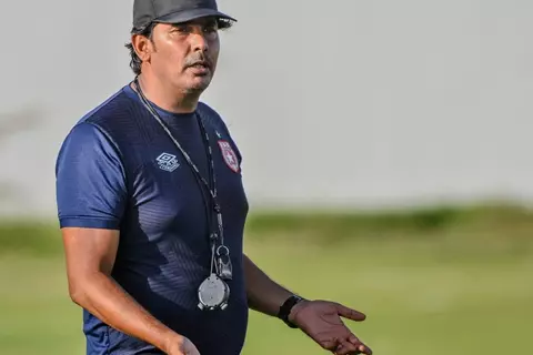 بعد خسارة درامية.. النجم الساحلي يقيل مدربه لسعد الدريدي